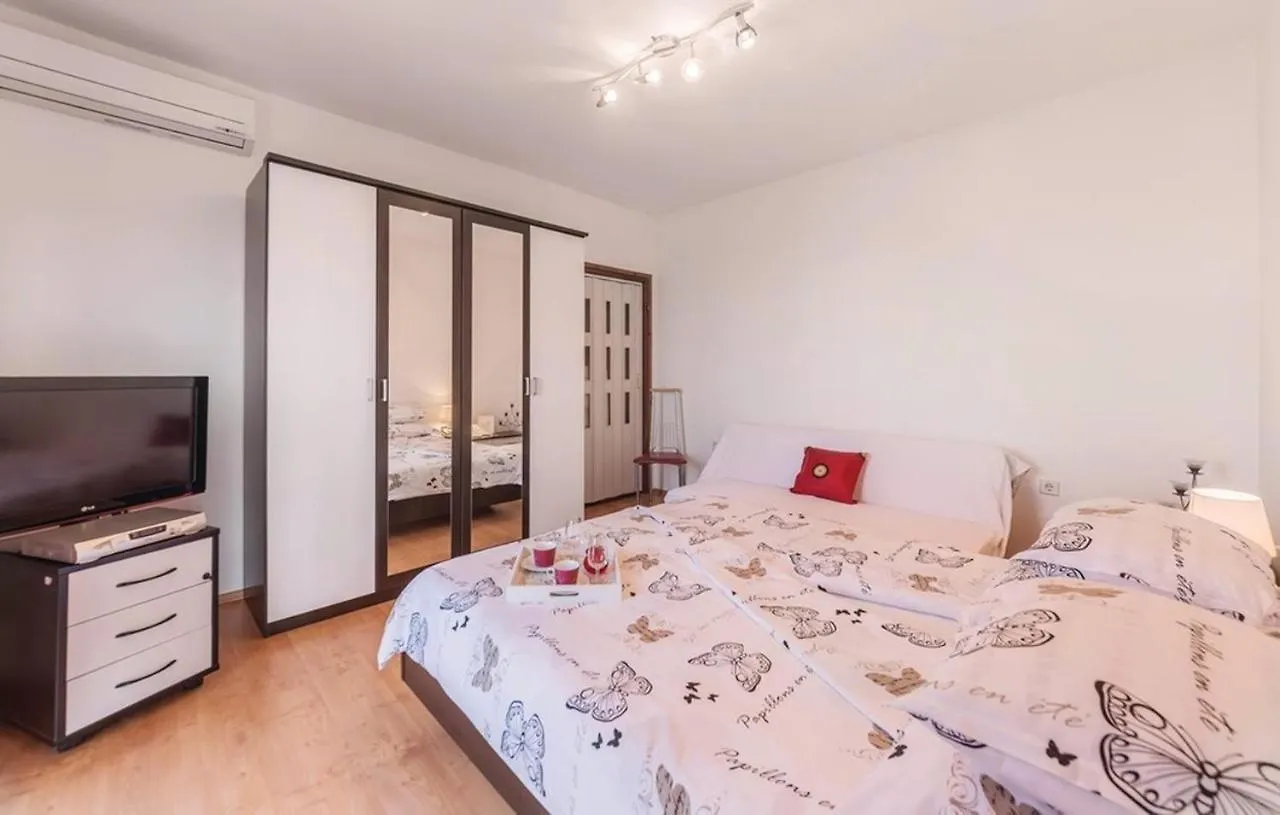 Apartment In Koromacno/Istrien 33192 Croatie