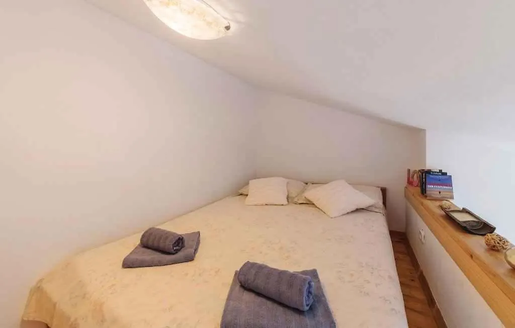 Apartment In Koromacno/Istrien 33192